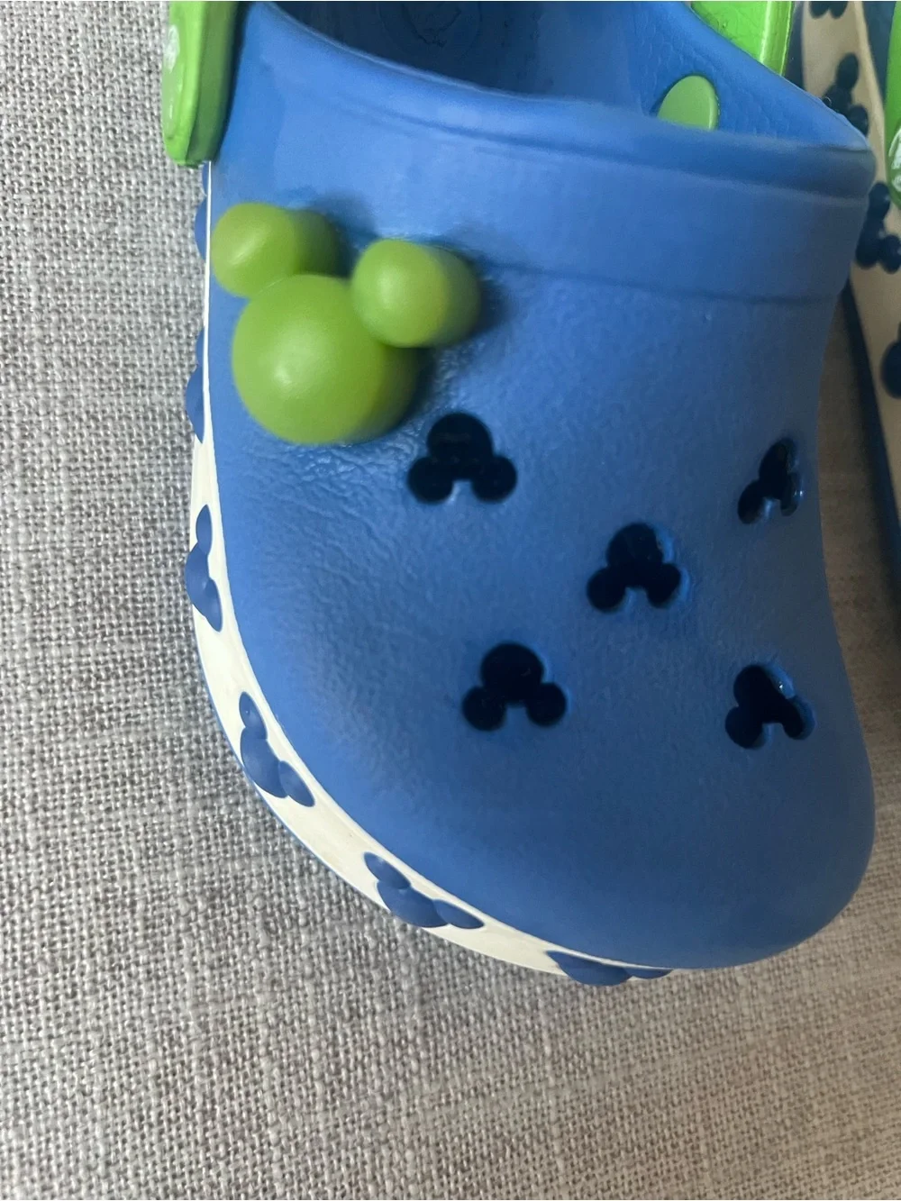 CROCS Disney Blue Clogs, kids/boys 8, casual playground school Mickey Mouse
